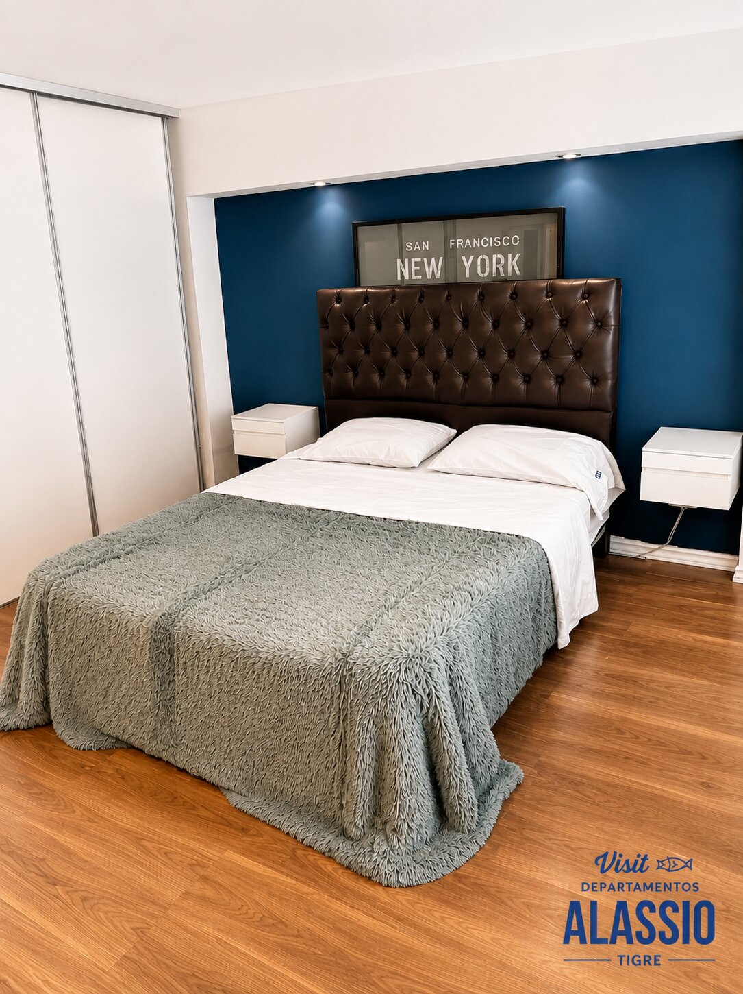 Dormitorio con cama matrimonial, Alassio Entrepiso 311