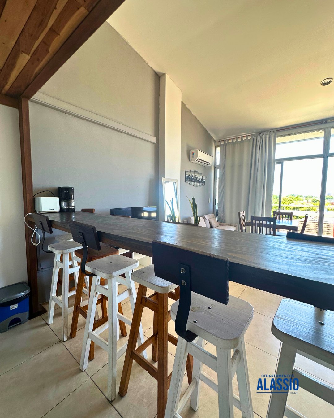Comedor y entrepiso, Alassio 301